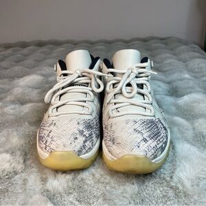 OG-retro Jordan 11s Light Bone Skake Skin Size  Men’s 11